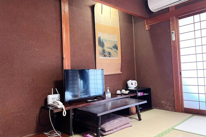 Room 9 of 24
