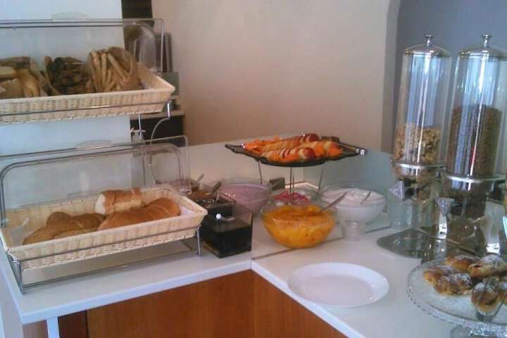 Dining 8 of 13