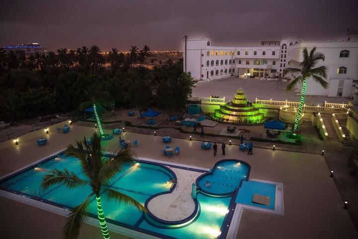 Hotel Exterior 63 of 64