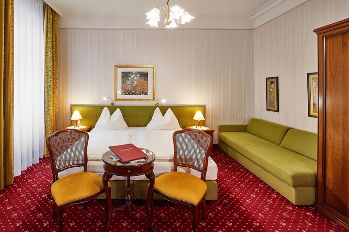 Room 14 of 48