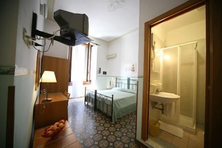 Room 8 of 22