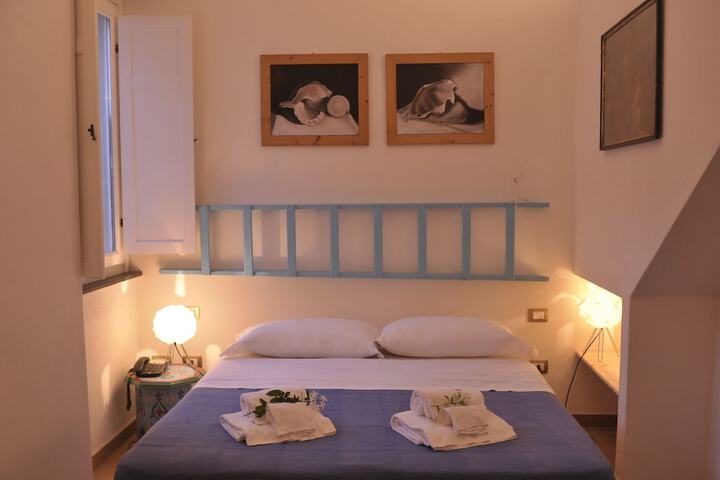 Room 5 of 31