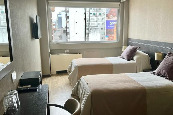 Room 10 of 38
