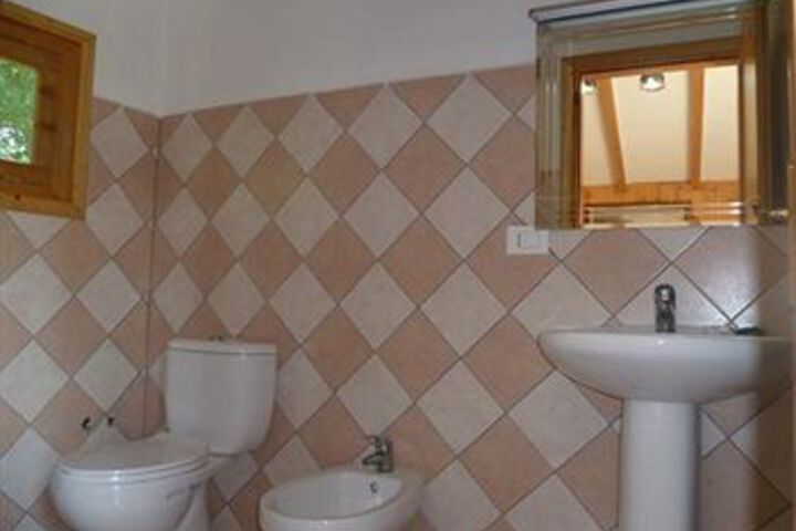 Room 4 of 28