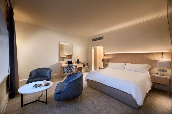 Room 28 of 73