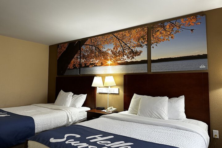 1 Queen Bed (14 of 36)