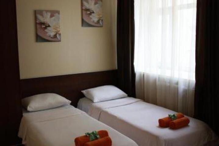Room 4 of 9