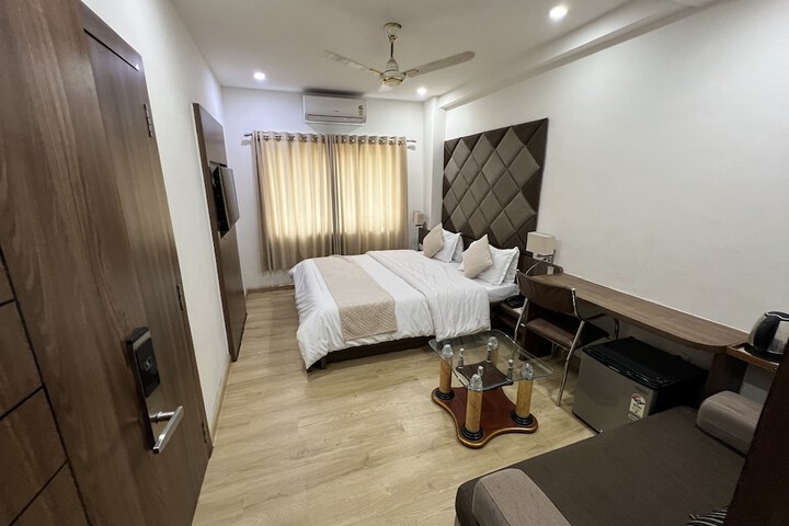 Room 13 of 23