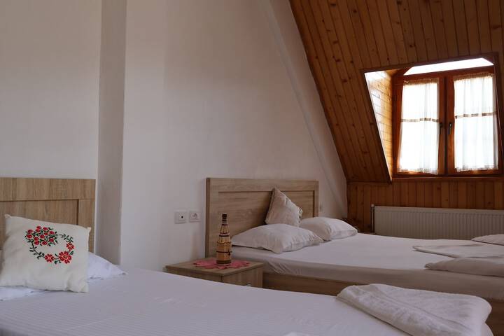 Room 12 of 63