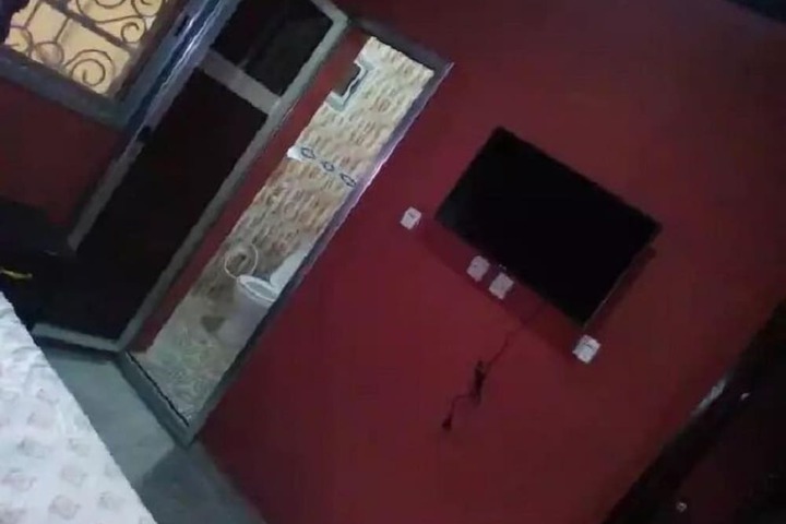 Room 2 of 30