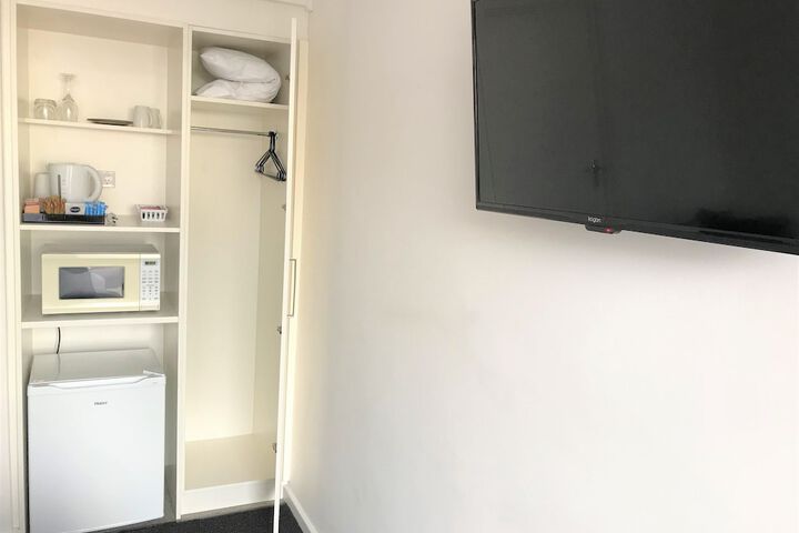 Room 26 of 65
