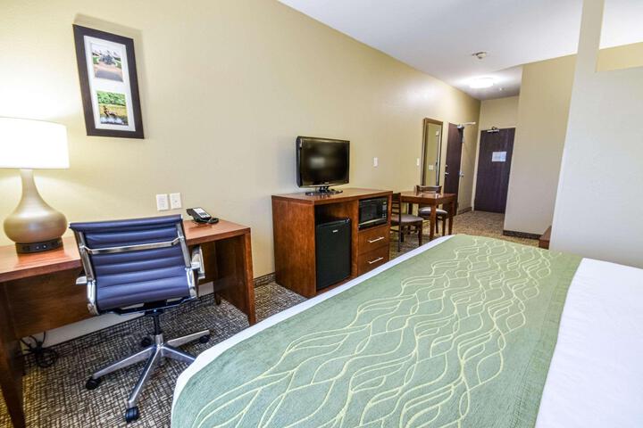 1 King Bed (6 of 10)