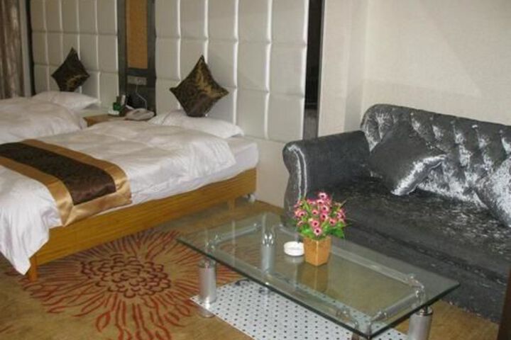 Room 6 of 19
