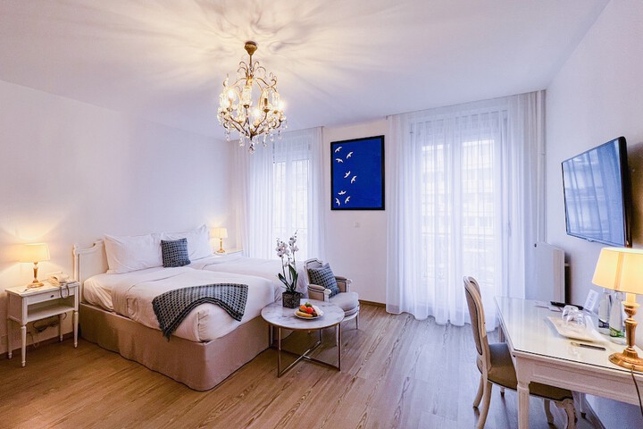 Room 17 of 42