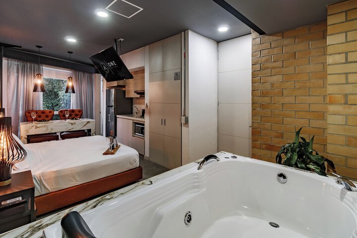 Room 44 of 230
