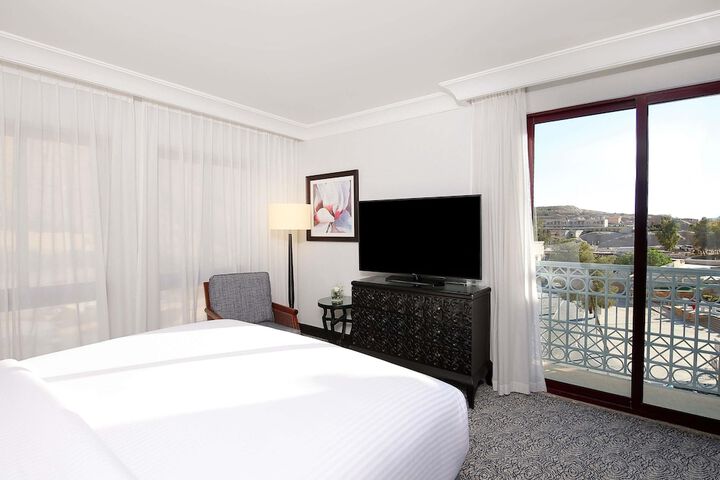 Room 33 of 195