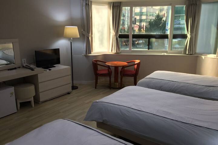 Room 11 of 33