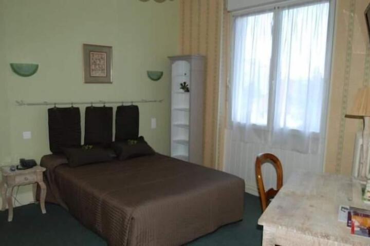 Room 12 of 20