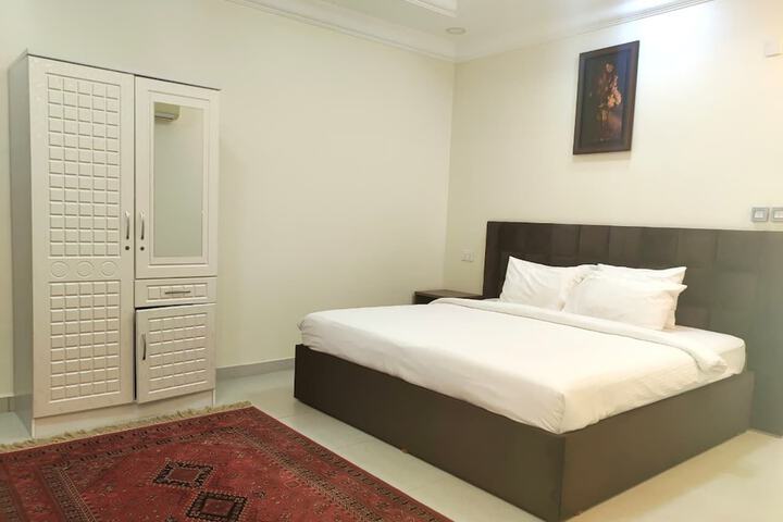Room 32 of 69