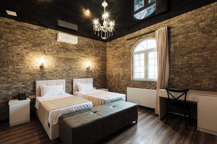 Room 44 of 126
