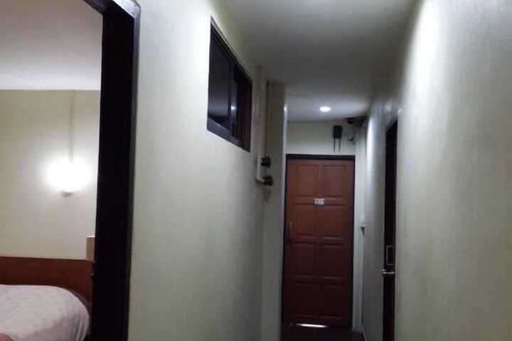 Ballroom/Hall 25 of 28