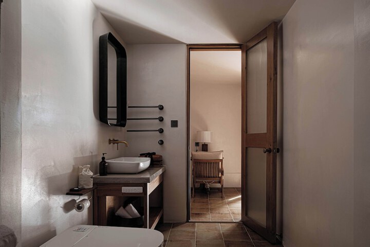 Room 42 of 67