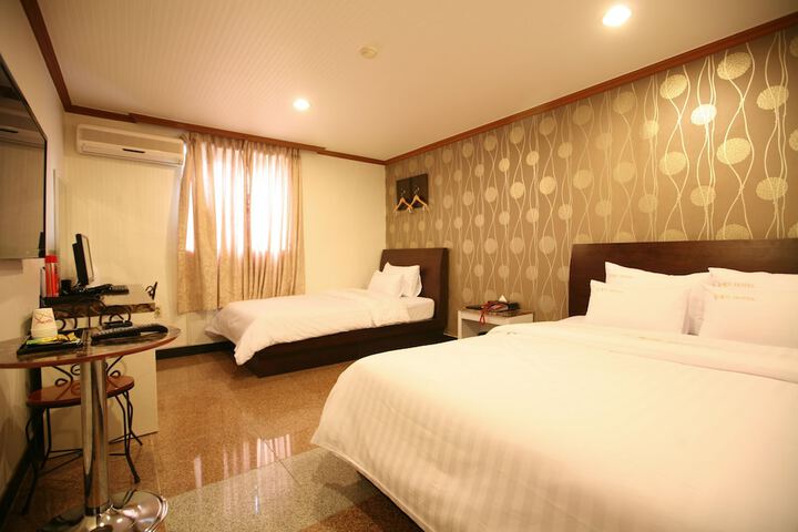 Room 8 of 43