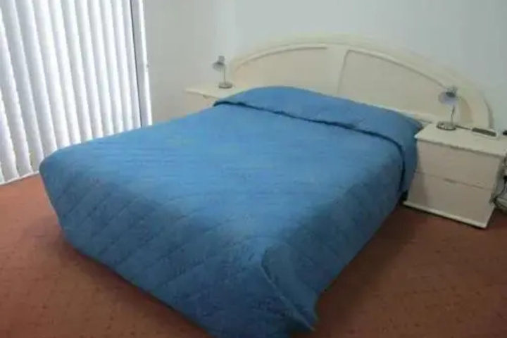 Room 6 of 10