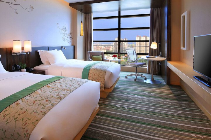 Room 10 of 36