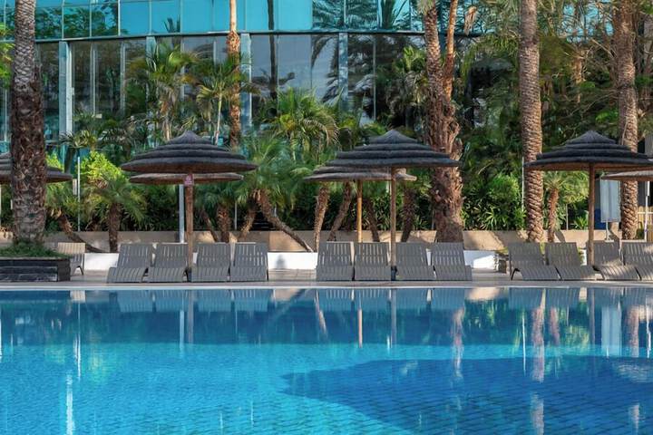 Pool 70 of 108