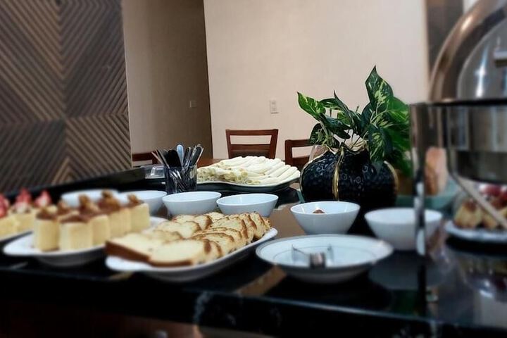 Dining 20 of 24