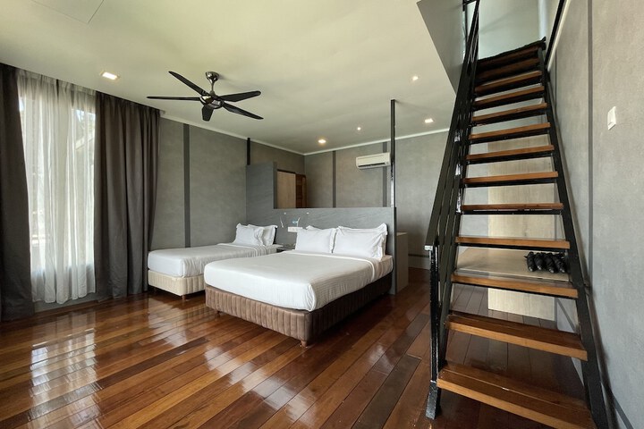 Room 8 of 62