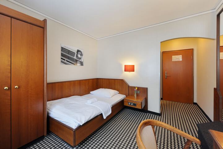 Room 17 of 60