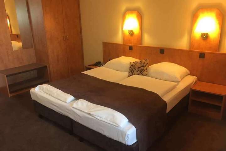 Room 12 of 44