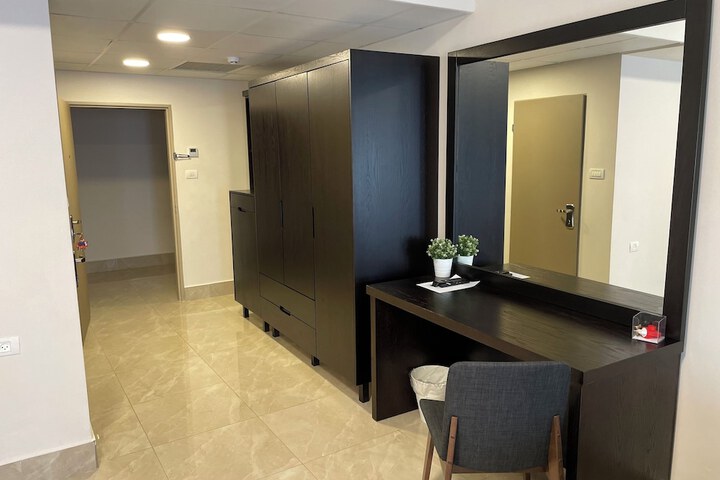 Room 37 of 243