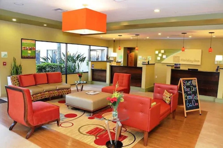 Lobby lounge