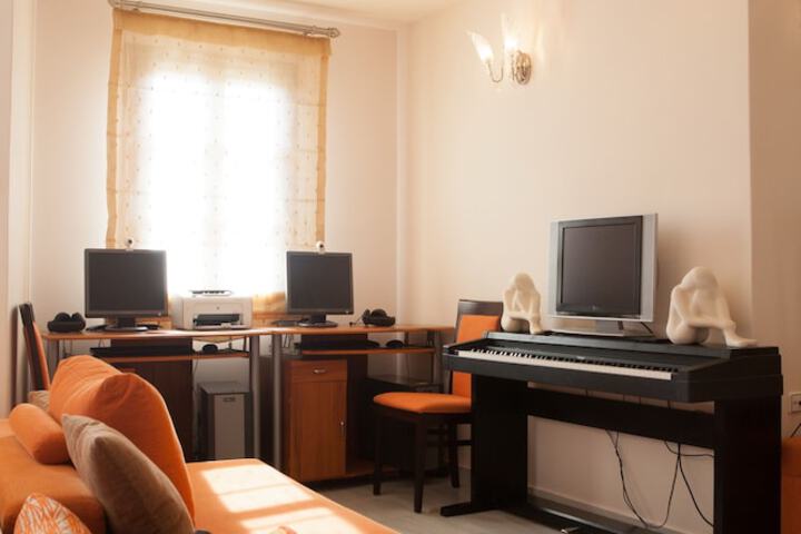 Business Center 66 of 71
