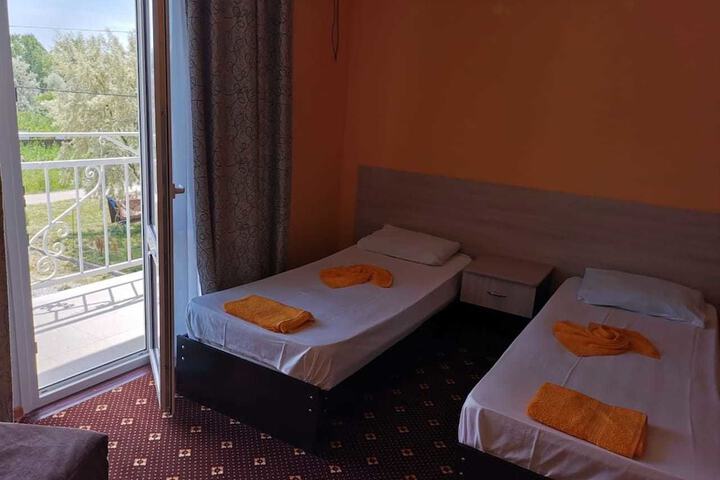 Room 11 of 23