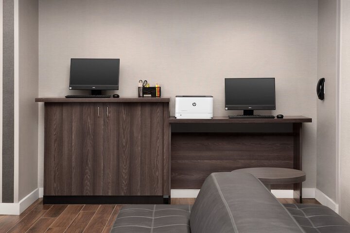 Business Center 38 of 41