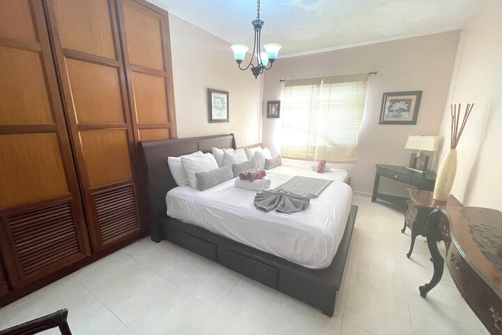 Room 6 of 267