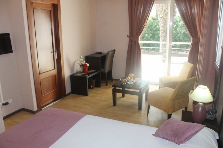 Room 6 of 17