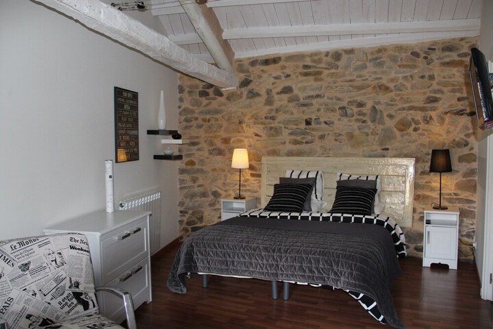 Room 2 of 38