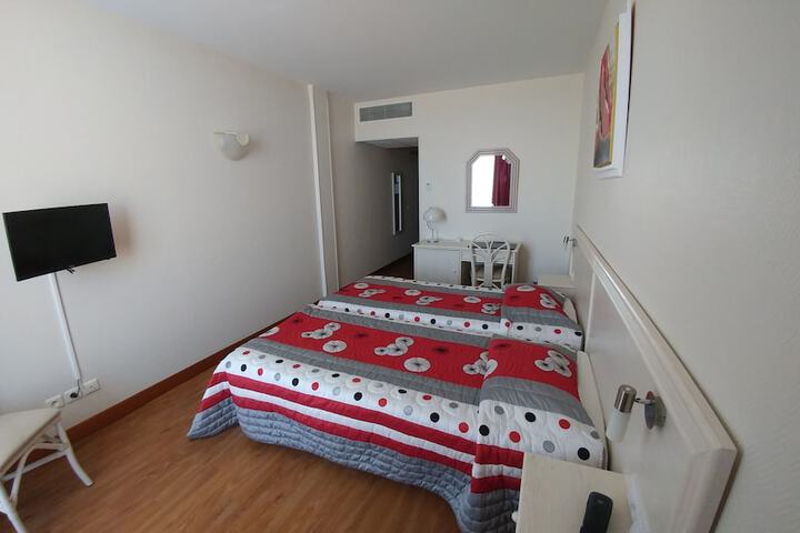 Room 3 of 37