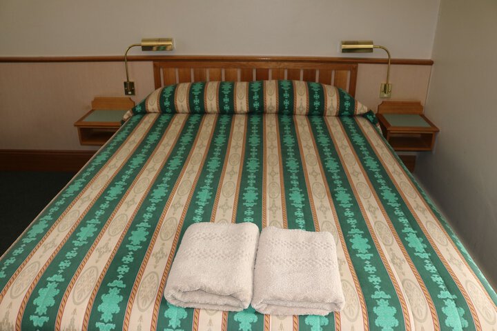 Room 4 of 32