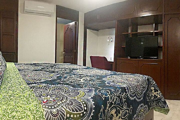 Room 3 of 35