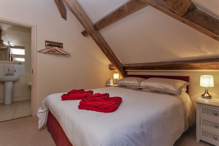 Room 2 of 10