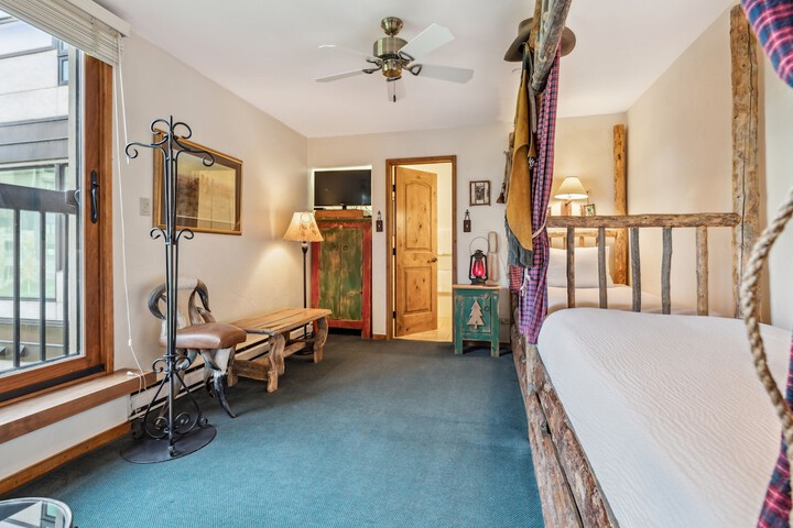 Room 30 of 215