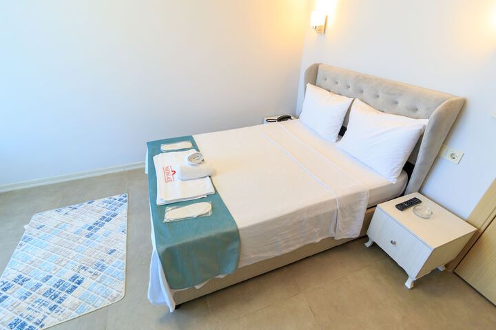 Room 18 of 115
