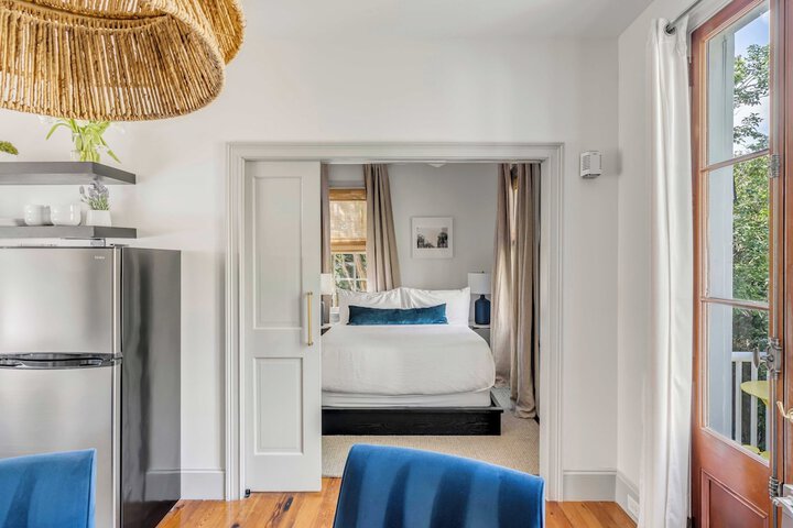 Room 2 of 75