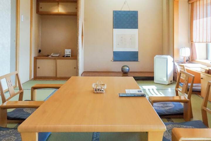 Room 23 of 117